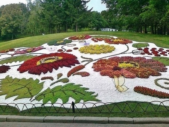 Květinové záhony v arabeskovém stylu: 40 inspirací pro svah i rovinu