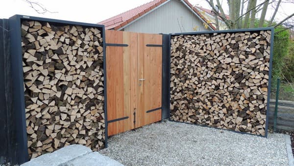 Stylové stojany na dřevo: 25 inspirací pro dům i zahradu