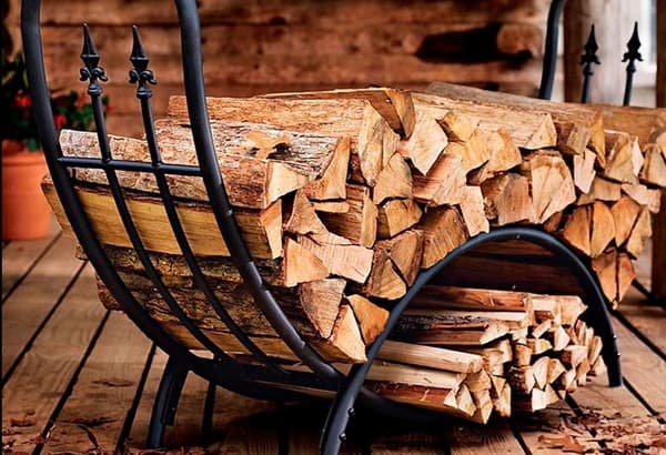 Stylové stojany na dřevo: 25 inspirací pro dům i zahradu