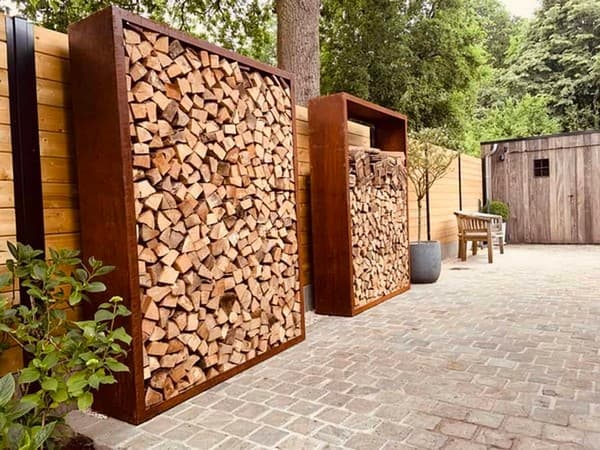 Stylové stojany na dřevo: 25 inspirací pro dům i zahradu