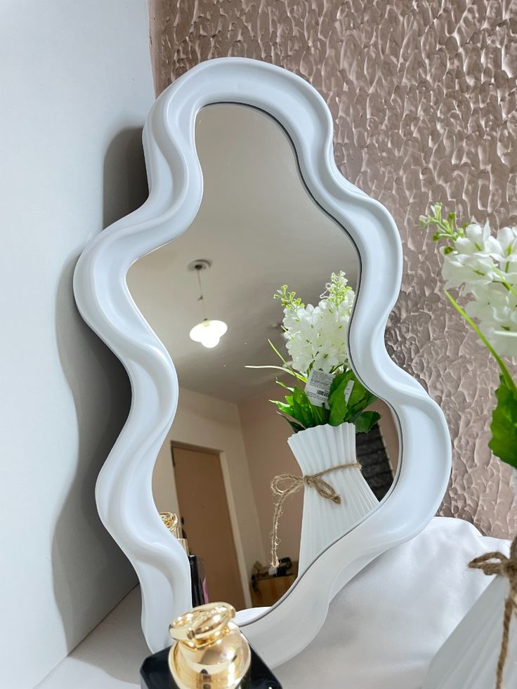 Moderní zrcadla v interiéru: design, který mění prostor