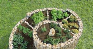 40 inspirací na kamenné květinové záhony, které zvládnete sami