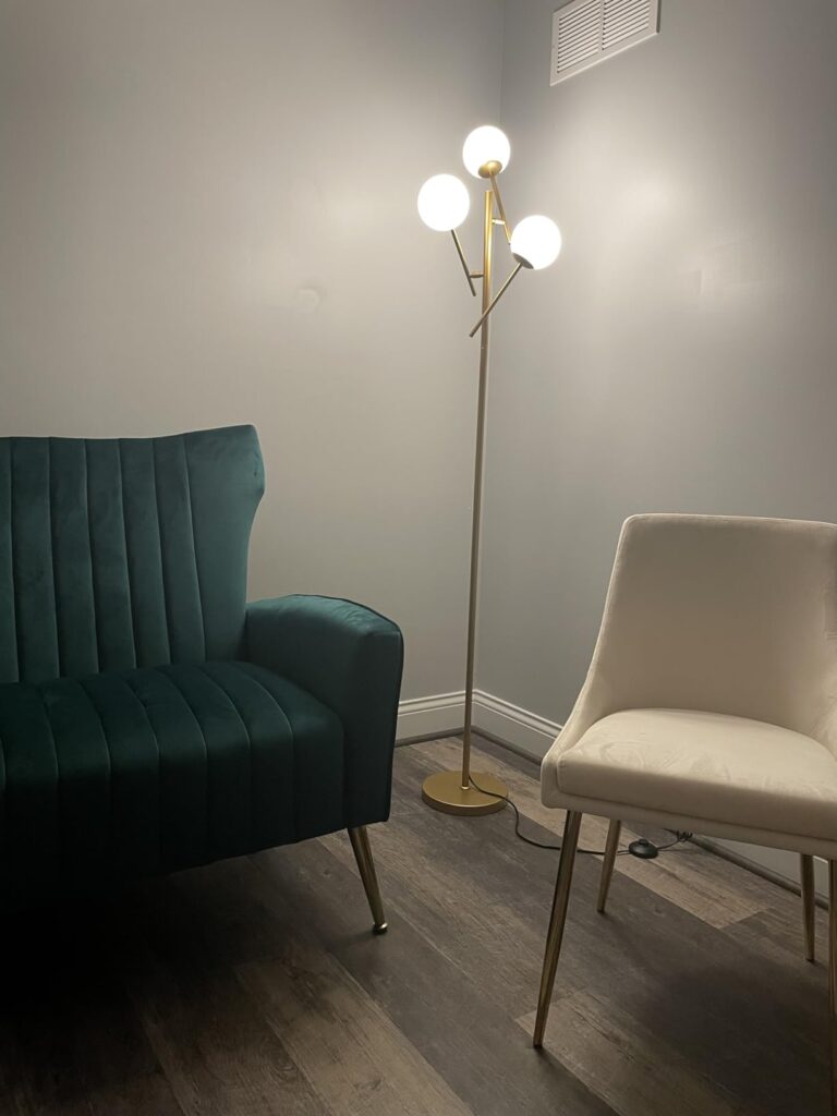 Inspirace na stojací lampy pro útulné a stylové osvětlení