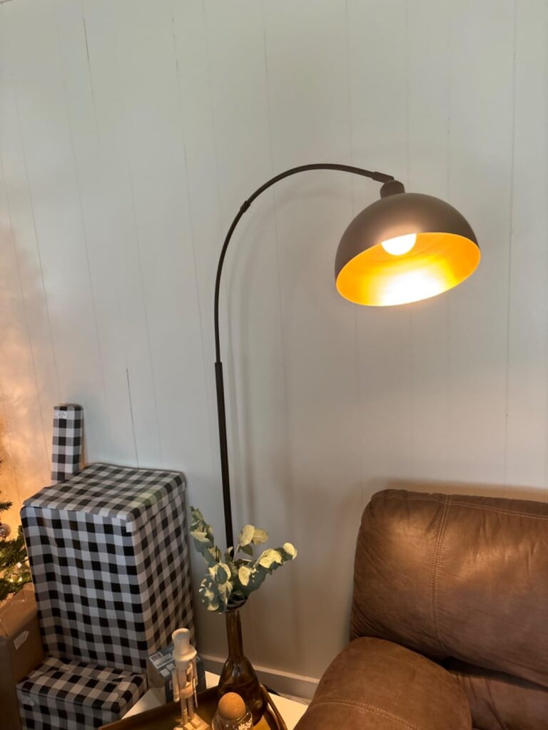 Inspirace na stojací lampy pro útulné a stylové osvětlení