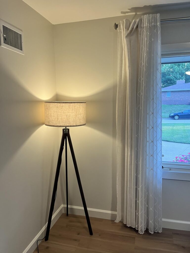 Inspirace na stojací lampy pro útulné a stylové osvětlení