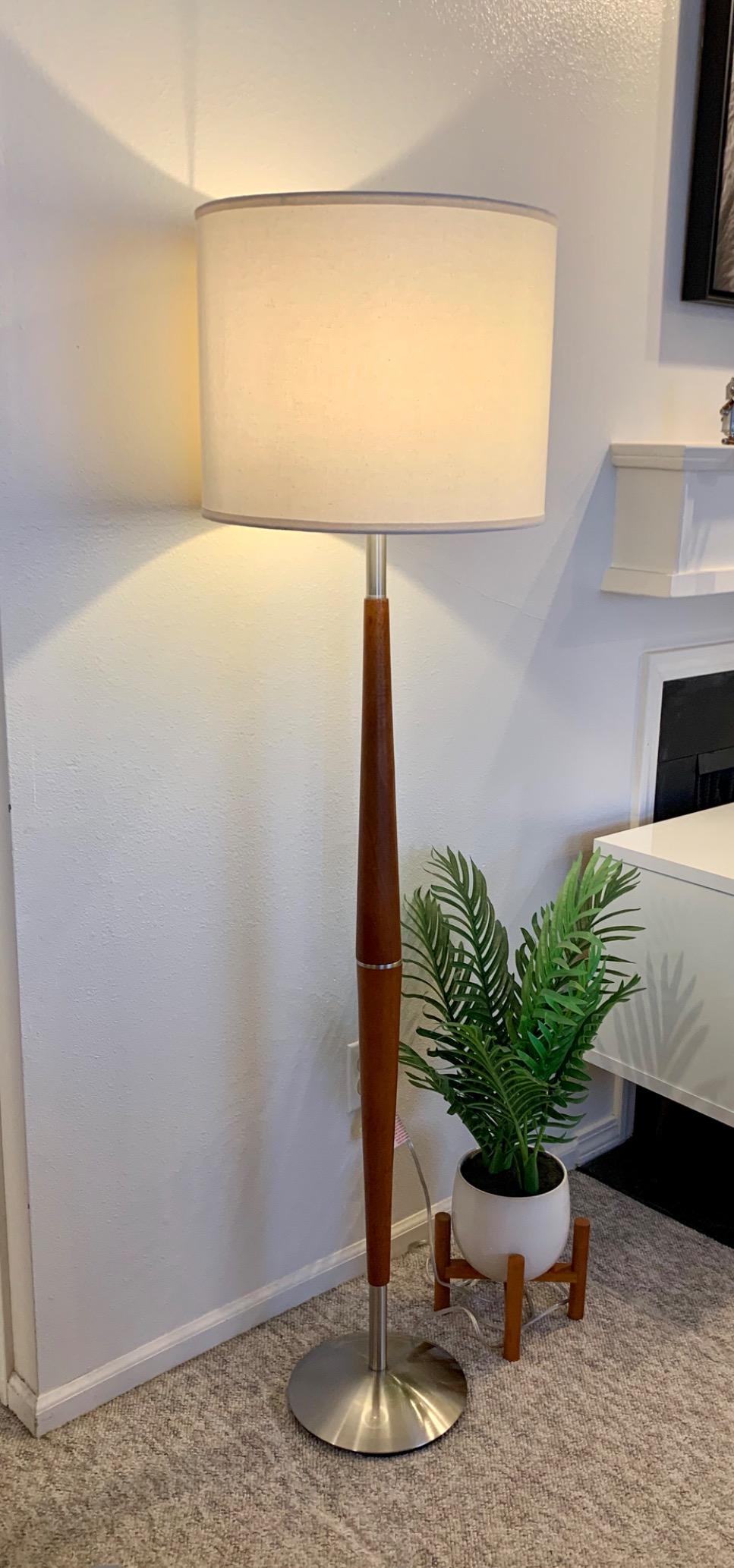 Inspirace na stojací lampy pro útulné a stylové osvětlení