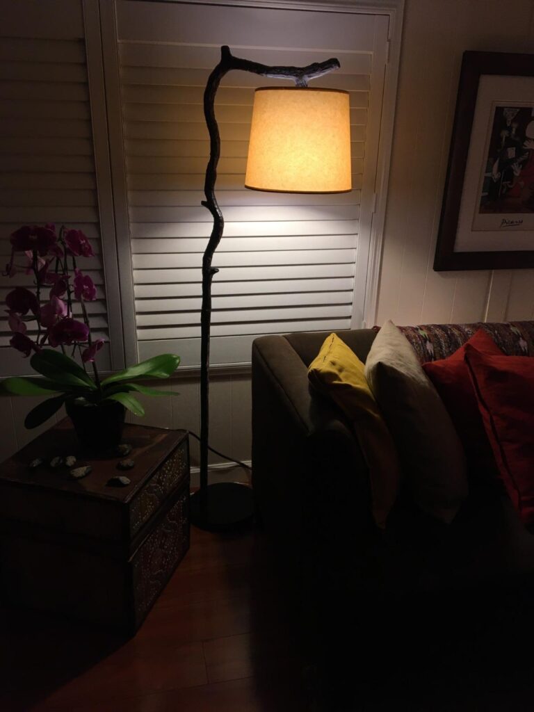 Inspirace na stojací lampy pro útulné a stylové osvětlení