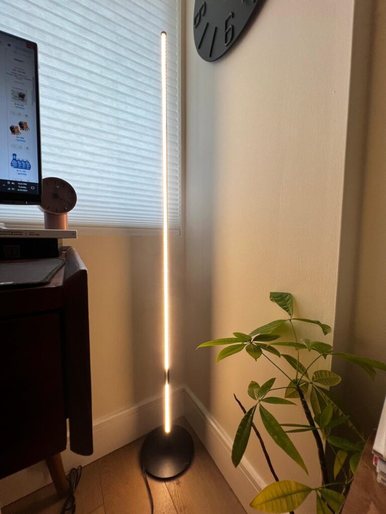 Inspirace na stojací lampy pro útulné a stylové osvětlení