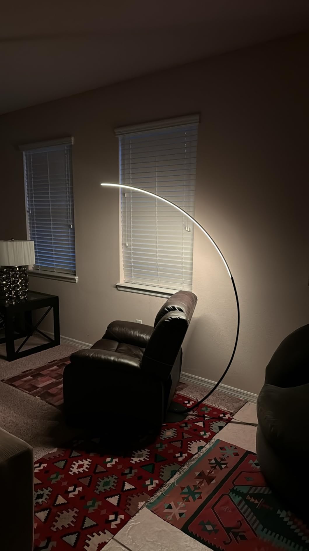 Inspirace na stojací lampy pro útulné a stylové osvětlení