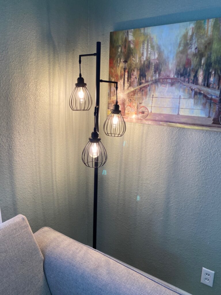 Inspirace na stojací lampy pro útulné a stylové osvětlení