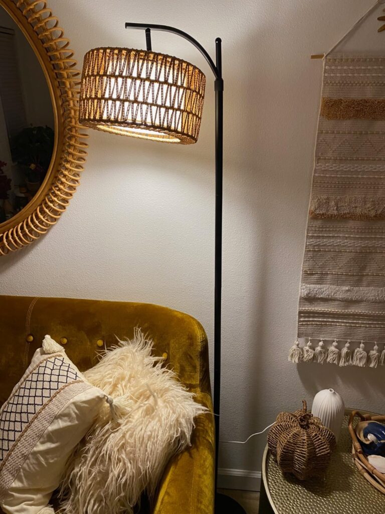 Inspirace na stojací lampy pro útulné a stylové osvětlení