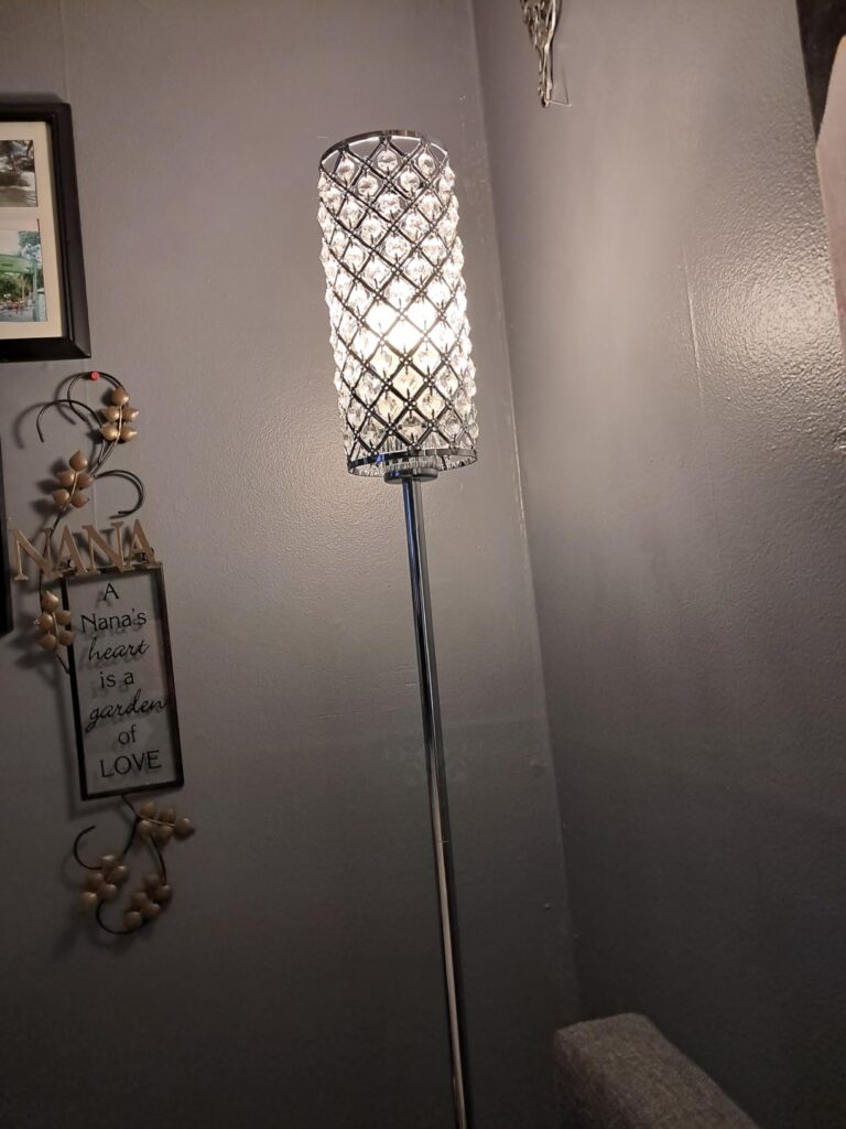 Inspirace na stojací lampy pro útulné a stylové osvětlení