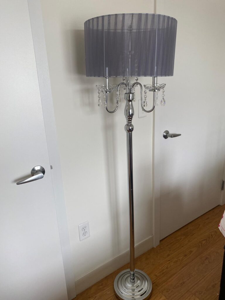 Inspirace na stojací lampy pro útulné a stylové osvětlení