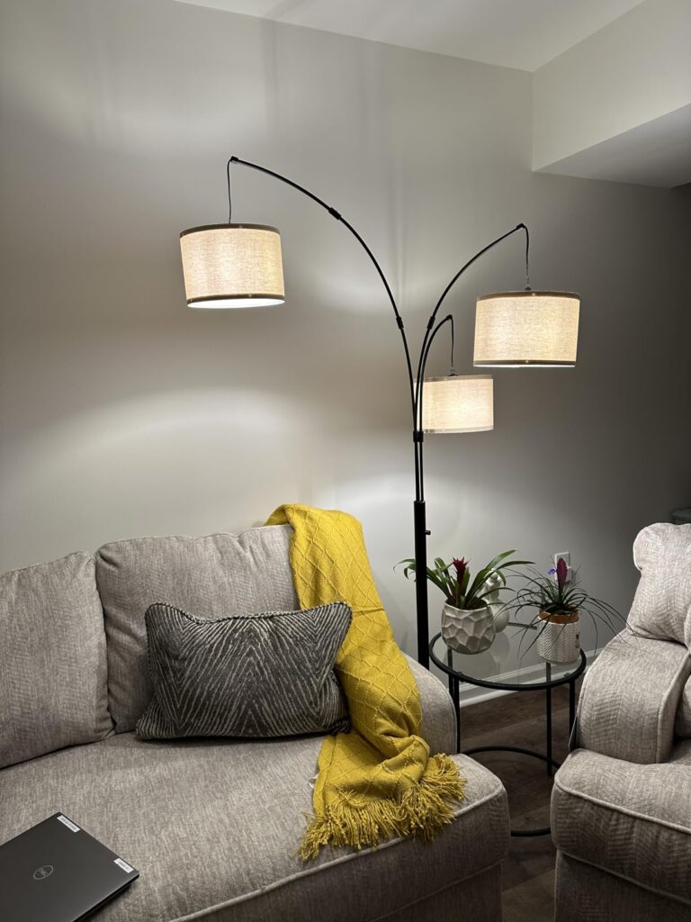 Inspirace na stojací lampy pro útulné a stylové osvětlení