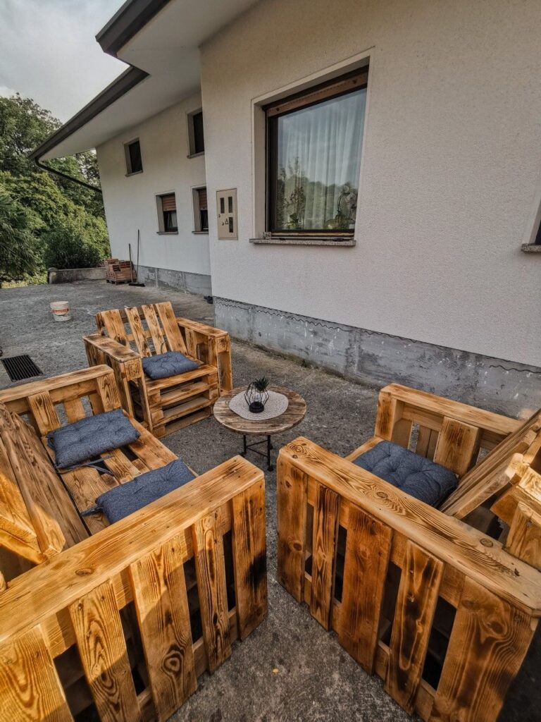 Paletové sezení: Inspirace pro útulnou zahradu, terasu i balkon