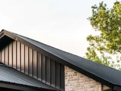 Minimalistická estetika s kombinací cihly a obkladu pro moderní a svěží vzhled domova