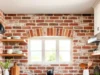 Inspirace pro kuchyně s cihlovým obkladem za linkou: nejkrásnější řešení a designy