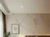 Ložnice s kamennou stěnou: inspirace pro klidný a elegantní interiér Ložnice s kamennou stěnou: inspirace pro klidný a elegantní interiér
