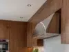 Ořechové kuchyňské skříňky plné elegance a přírodního šarmu