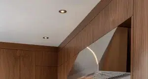 Ořechové kuchyňské skříňky plné elegance a přírodního šarmu