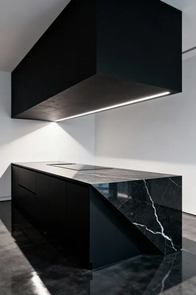 Luxus, který začíná u povrchu: Inspirace pro kuchyně z ušlechtilých materiálů