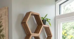 Kreativní DIY nástěnné stojany na víno, které promění stěnu v designový klenot