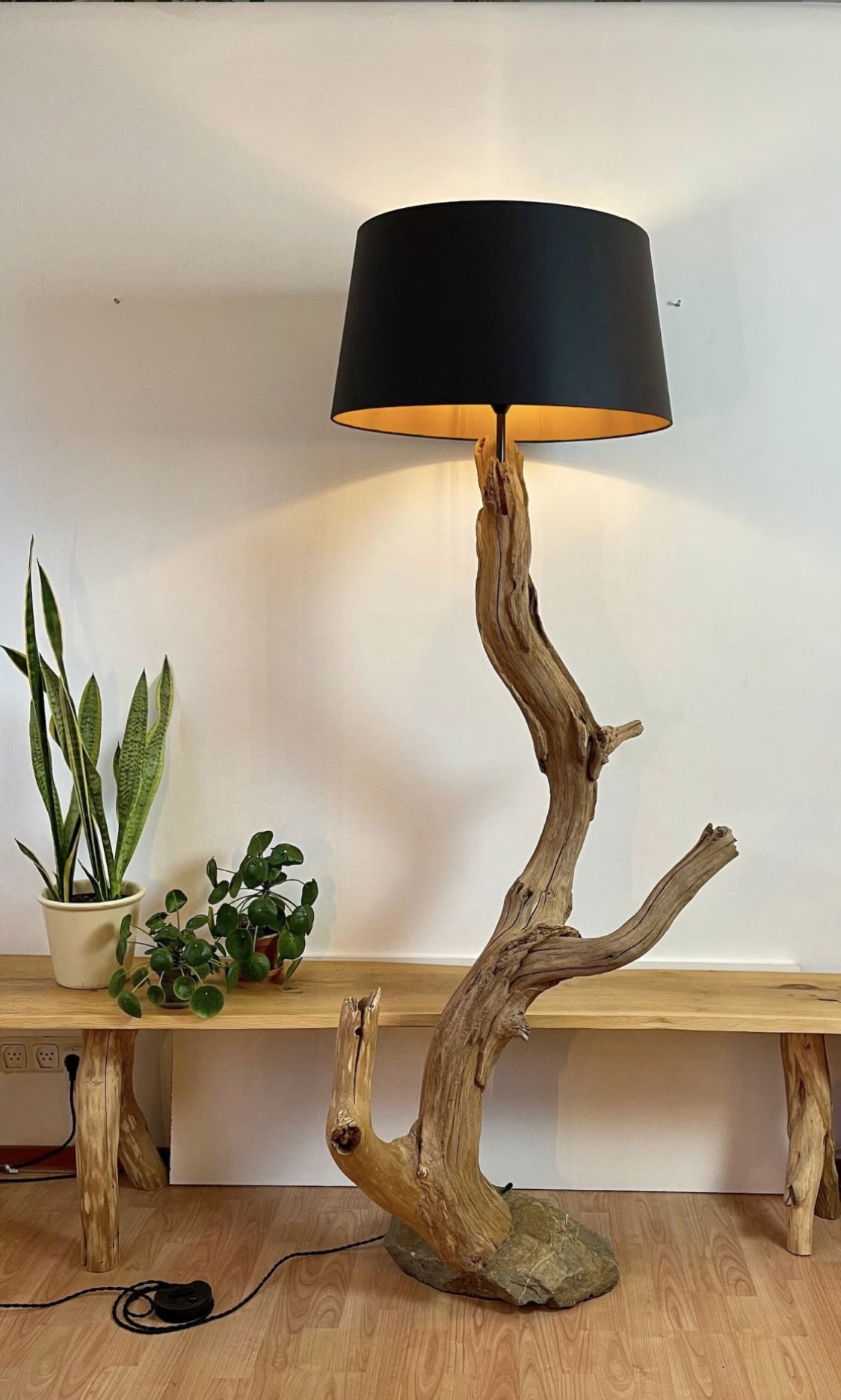 Lampy z naplaveného dřeva: originální osvětlení inspirované přírodou