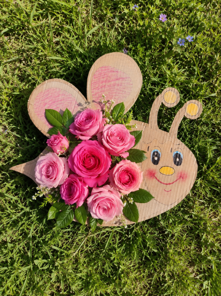 DIY kreativní tvoření z kartonu a květin s dětmi