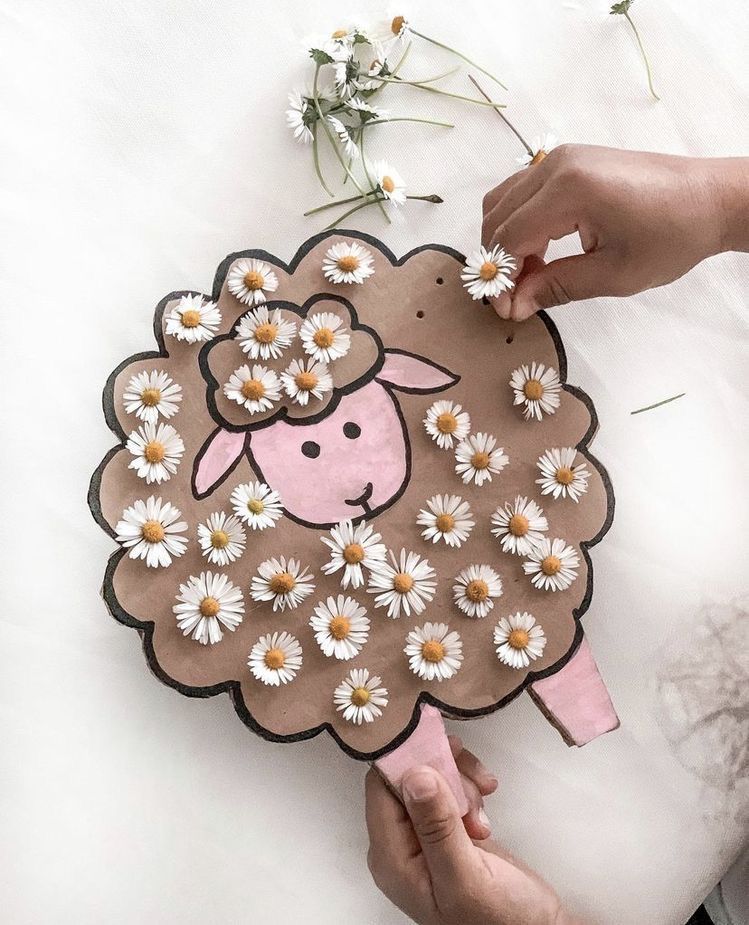 DIY kreativní tvoření z kartonu a květin s dětmi