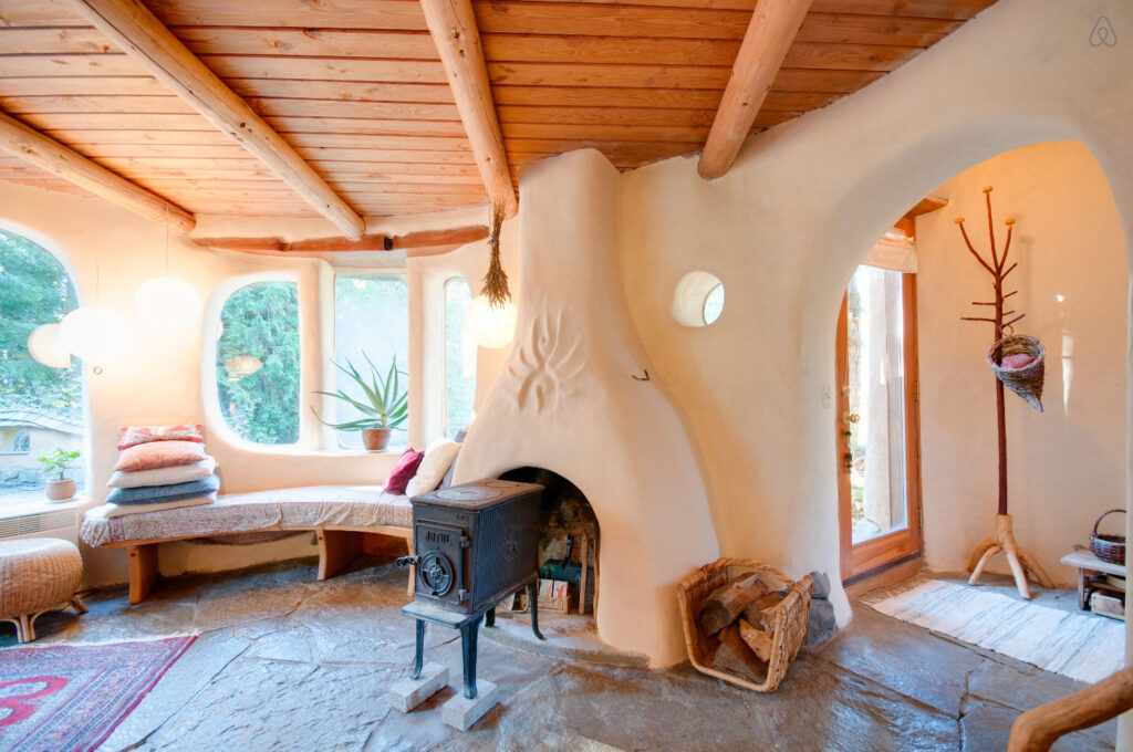 Cob Cottage – Malý dům s duší pohádky