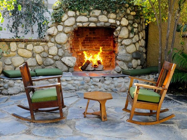 40+ inspirací na venkovní krby – elegance, klid a teplo pro každý večer